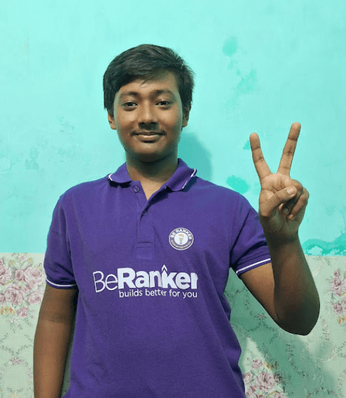 Shrijeet Karmakar from BeRanker, Top Ranker in WBJEE with a rank of 104.